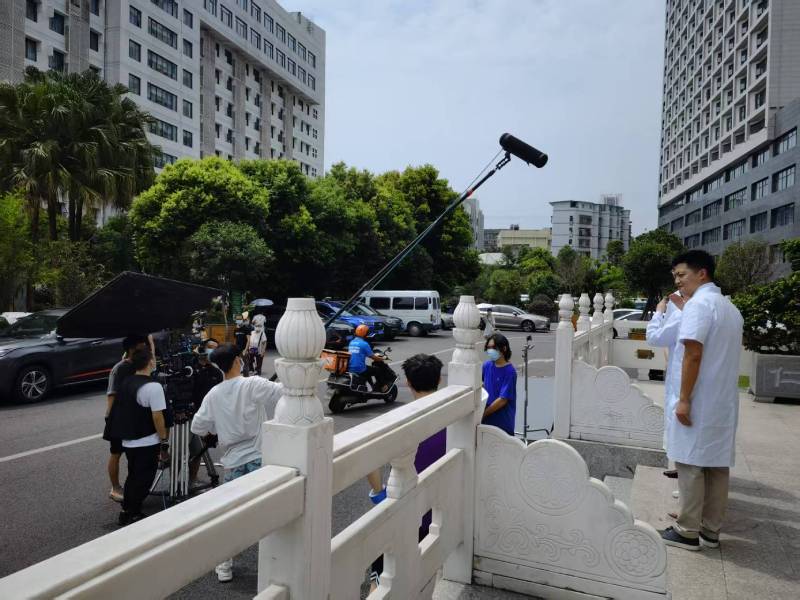 上街区广告片拍摄公司低成本实现高规格制作的诀窍